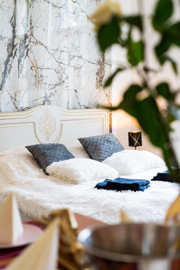 Emperors Elegance Suite Praga Exterior foto